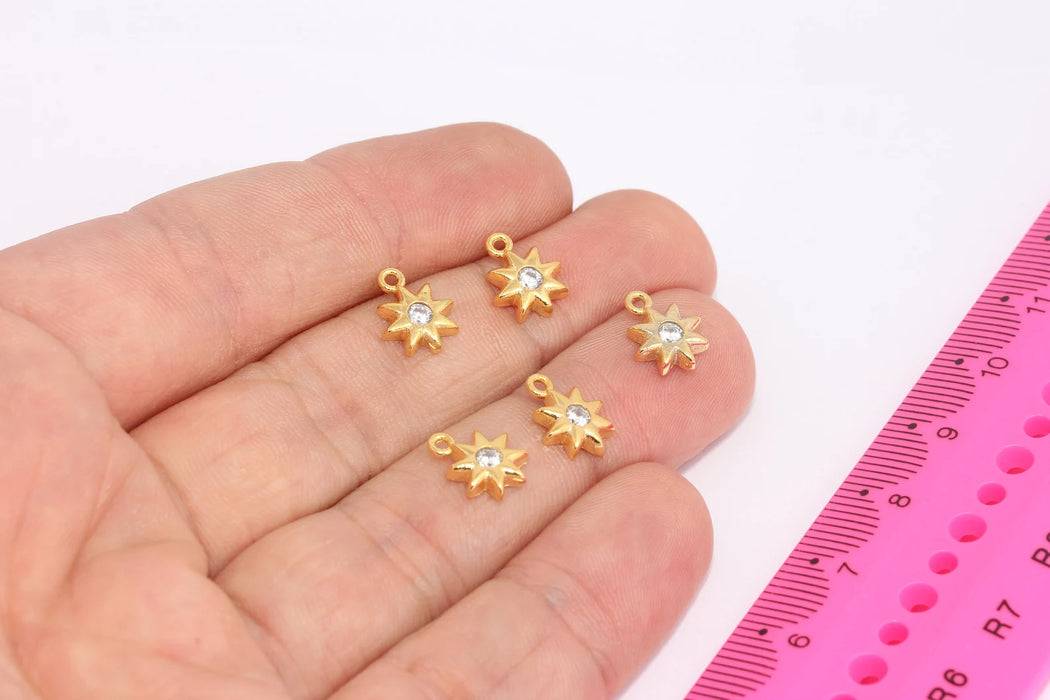 Ciondoli a forma di stella, placcati in oro lucido 24k, 8,5x11 mm, micro pavé SLM377