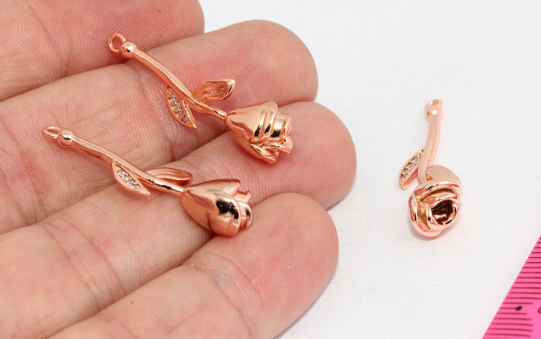 Ciondolo a forma di tulipano in oro rosa 10x32 mm, fiore di rosa, rosa, MTE1194