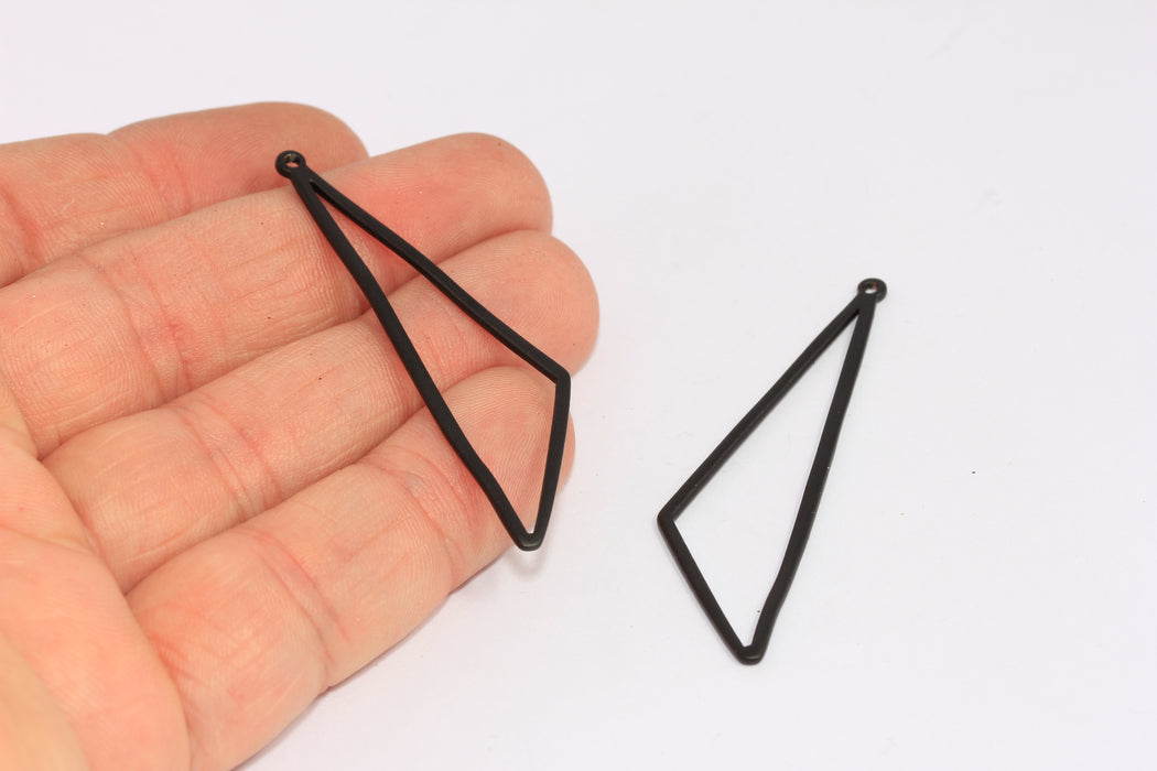 Ciondolo triangolare placcato nero 15x55 mm, ciondolo geometrico contorno, CHK151-4