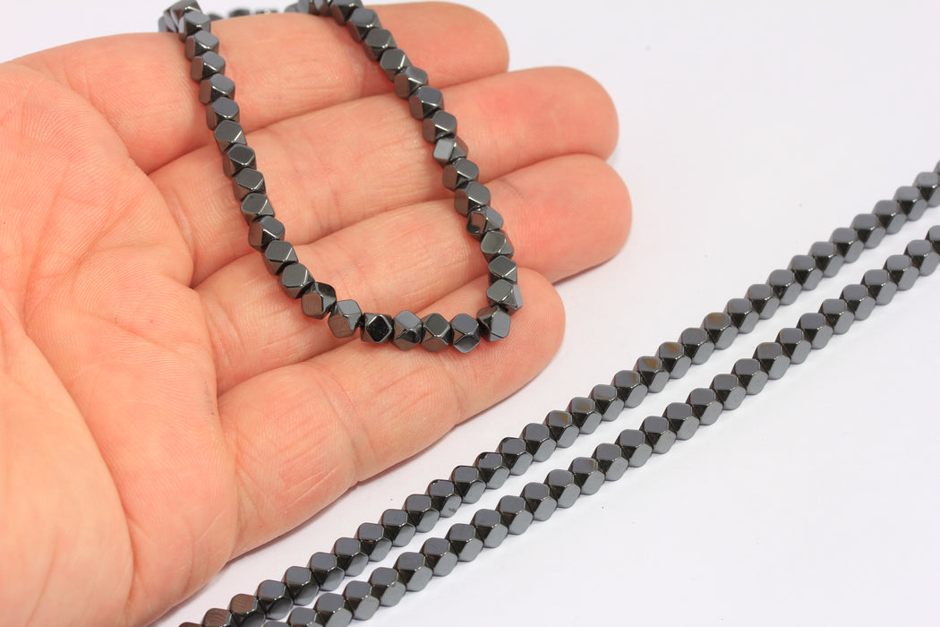 4x4mm Gevşek Yönlü Kare Hematit Değerli Taş Boncukları, CHK509