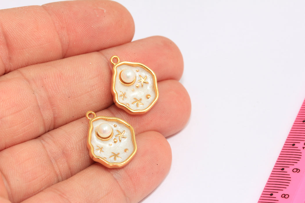 15x17mm 24k Shiny Gold Sea Shell Charm, White Enamel Seashell Charm, Pearl In Shell Pendant, XP393-2