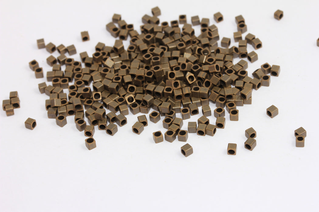 2,5 mm Antik Bronz Ara Boncuklar, Küp Boncuklar, Kare Takılar, BRT551
