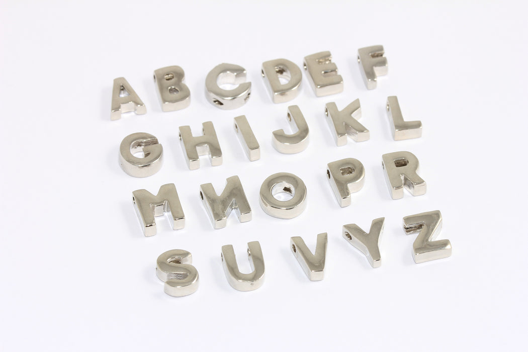 Lettere placcate in rodio 8x10 mm, ciondoli con lettere, ciondoli con iniziali, collana personalizzata, perline dell'alfabeto,