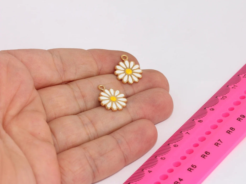 14x17mm 24k Shiny Gold Daisy Charm, Tiny Daisy Charm, Flower Pendant, White Enamel Daisy Beads, Bracelet Beads, Gold Plated Charms, XP151