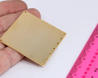 50x50mm 24 Ayar Parlak Altın Kare Kolye, Çok Delikli, MTE370