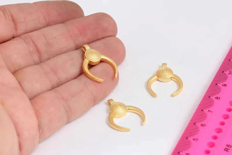 19x23mm 24k Matt Gold Horn Charms, Horn Pendant, Moon MTE197