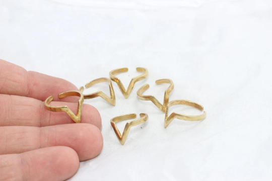 17-18mm Raw Brass Chevron Ring, V Shape Ring, Dainty LA33