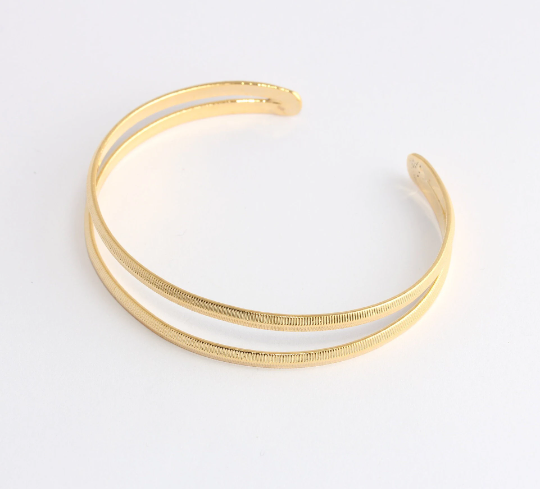Shiny Gold Round Wire Bracelet