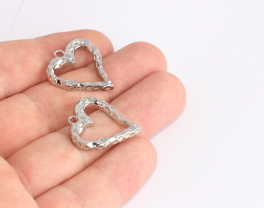 23x25mm Rodyum Kaplama Kalp Charms, Çekiçle İşlenmiş SLM729