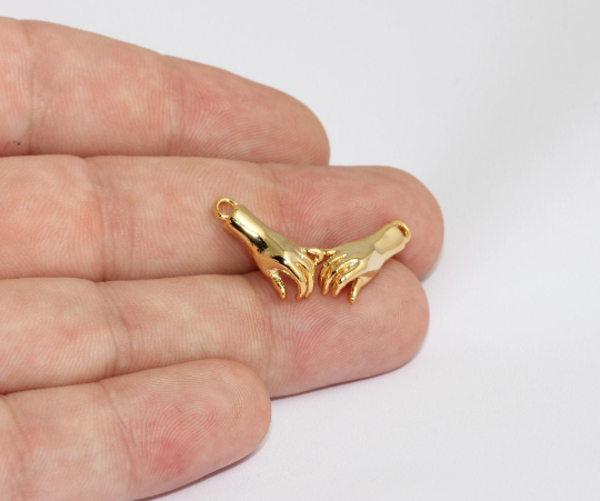 15x30mm 24k Shiny Gold Holding Hands Charms, Hand , MLS610