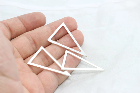 24x38mm Silver Plated Triangle Pendant, Geometric Charms, MTE316