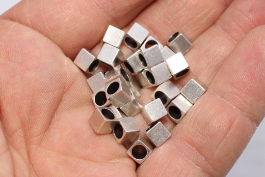 5 mm Antik Gümüş Küp Boncuklar, Aralayıcı Boncuklar, Küpler, Küp Boncuklar, AG15