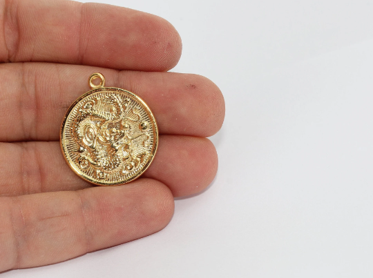 25x29mm 24k Shiny Gold Medallion Pendant, Vintage MTE815