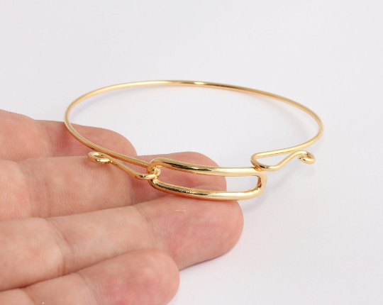 Shiny Gold Wire Bracelet