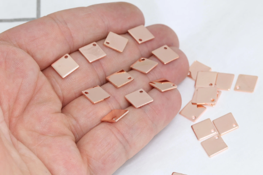Ciondoli quadrati placcati oro rosa 9x9 mm, ciondoli quadrati, ciondoli quadrati piccoli, ROSE537