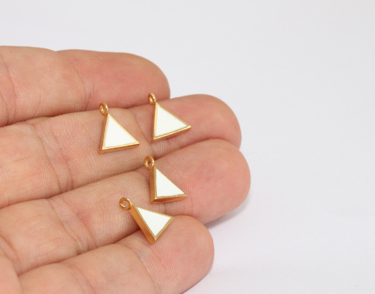 9x11mm 24 Ayar Parlak Altın Üçgen Tılsımlar, Beyaz Kolye MLS104