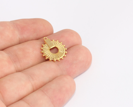 17x20mm 24k Shiny Gold Medallion, Round Charms, SLM1029