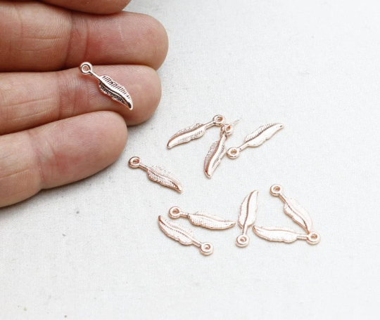 Ciondoli a forma di foglia in oro rosa 4x17 mm, piccoli ciondoli a forma di foglia, foglia, ROSE237