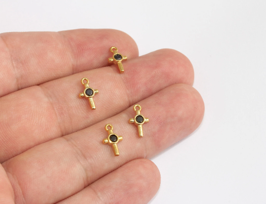 Ciondoli a croce con zirconi cubici in oro lucido 24k da 7x12 mm, ciondoli a croce con pietra nera zirconi cubici, SLM23