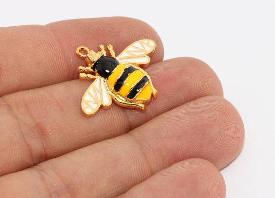21x26mm 24k Shiny Gold Honey Bee, Bee Pendant, Honey, BRT209