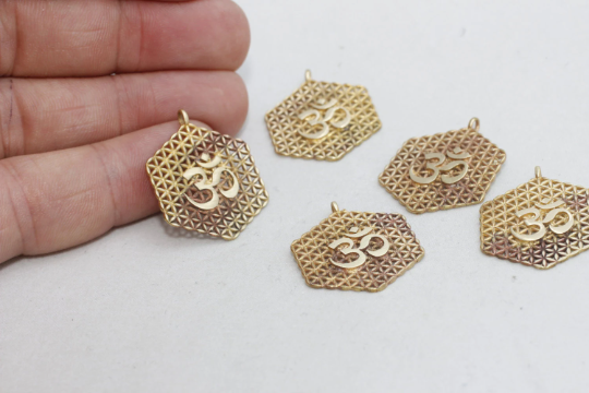 Raw Brass Om Pendant - 22x27mm - Yoga Charms, Yoga, SOM192