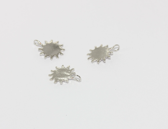 10x12mm Silver Plated Sun Charm, Mini Sun Pendant, MTE411