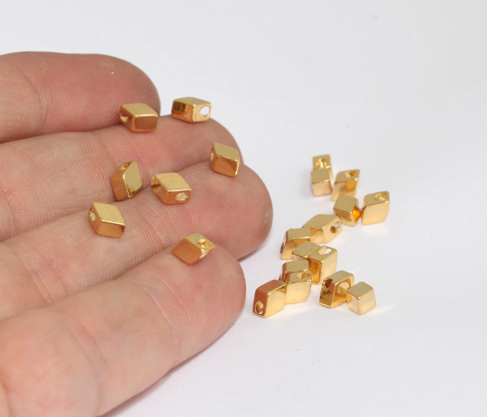 4x6mm 24 ayar Parlak Altın Kare Charmlar, Küp Charmlar, Altın MLS127