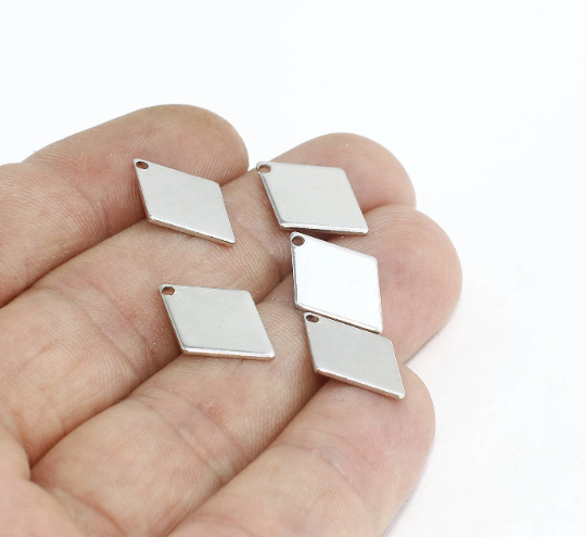 12x17mm Silver Brass Triangle Disc, Triangle Pendant, Teardrop AE128