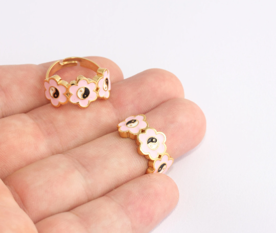 17-18mm 24k Shiny Gold Yin Yang Rings, Pink Enamel Yin SLM821