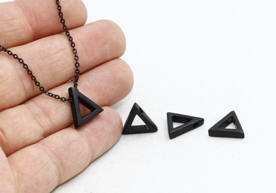 14 mm Siyah Kaplama Üçgen Charms, İlk Harf Kolye, BPT ETS145