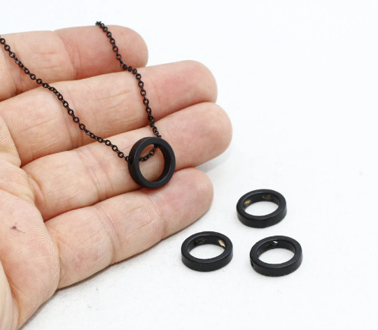 15mm Black Plated Round Pendant, Circle Charms, Eternity ETS146