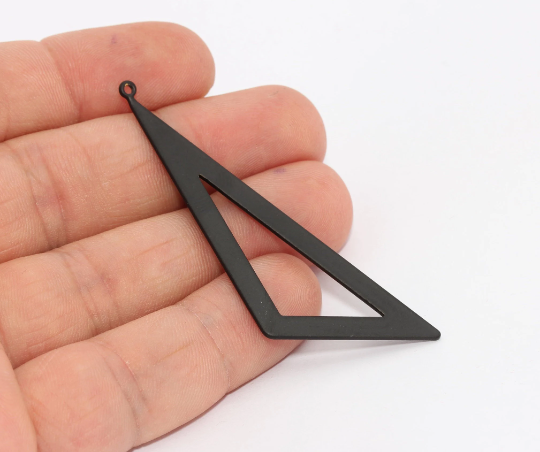 Ciondolo placcato nero 18x62 mm, pendente triangolare, geometrico MTE885