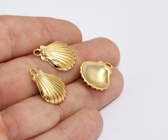 17x21mm 24k Shiny Gold Sea Shell Charm, Seashell Charm, MLS264