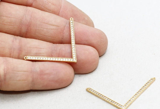 2 ciondoli a forma di chevron in oro lucido 24k da 40 mm, con zirconi cubici, ZRCN109