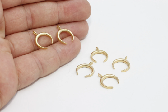 13x15mm Raw Brass Horn Charms, Horn Pendant, Moon SOM201