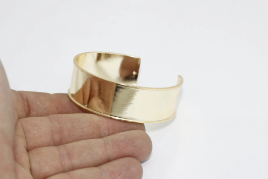 Shiny Gold Open Bracelet