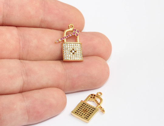 15x22mm 24 Ayar Parlak Altın Kilitli Tılsımlar, CZ Kilitli Boncuklar, Beyaz MLS741