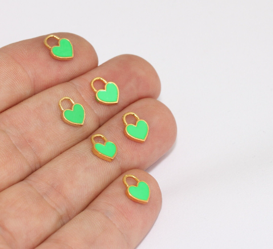 Ciondolo a forma di cuore verde in oro lucido 24k da 7x9 mm, BRT471
