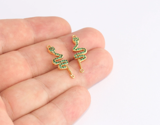 8x25mm 24 Ayar Parlak Altın Yılan Tılsımı, Kübik Zirkonya Yılan Tılsımı, Mikro Döşeme Yeşil Taşlı Yılan, Yılan Bilezik Bağlantısı, Altın Kaplama Bulgular, SLM739