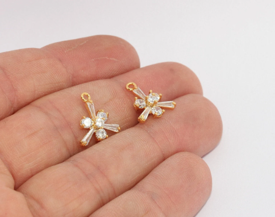 12x14mm - 24 Ayar Parlak Altın Kaplama Fiyonklu Charm, Baget BRT853