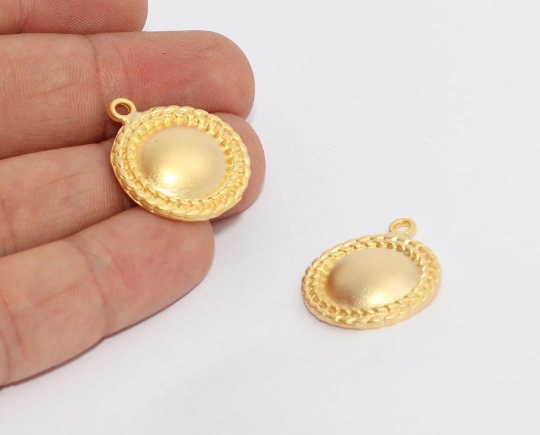22x24mm 24k Matt Gold Medallion, Round Pendant, MTE759