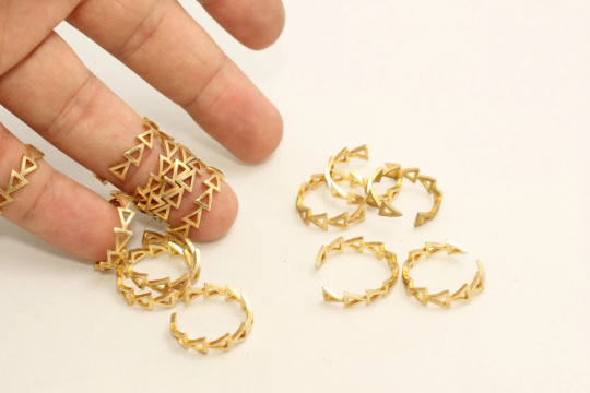 17-18mm Raw Brass Triangle Rings, Adjustable Ring, LA38