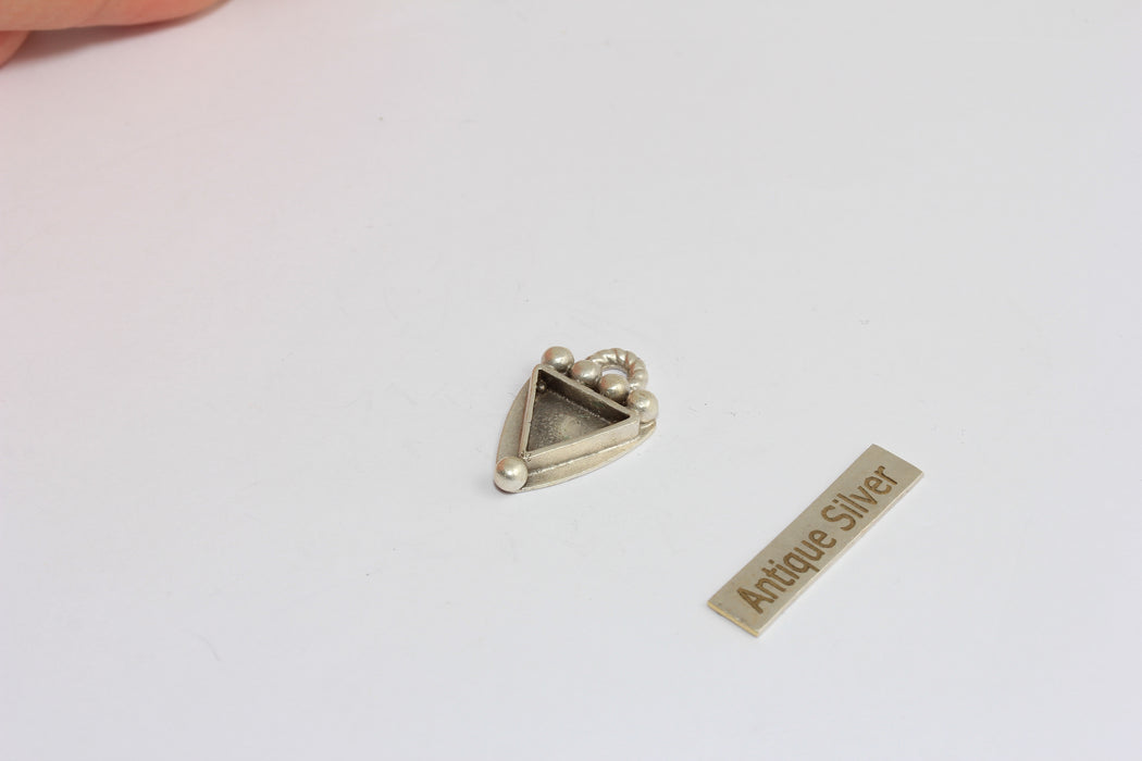 9x10mm Inner Size Antique Silver Triangle Frame Settings, Bezel Cabochon Charms, MGN153