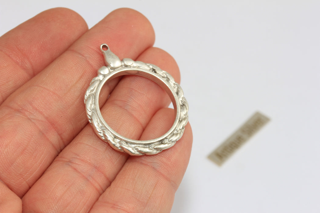 30mm Antique Silver Round Frame Medallion, Medallion Necklace Pendant, FR, MGN146