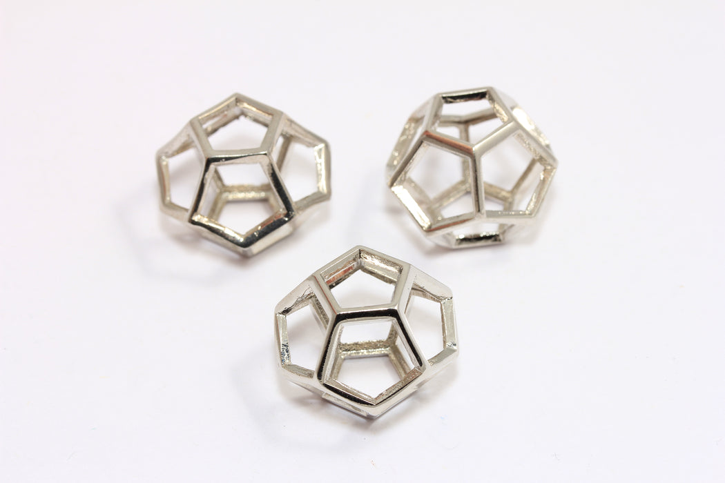 18x10mm Gümüş Kaplama Açık Piramit Boncuklar, 3D Prizma Boncuklar, Piramit Kolye Ucu, BRT643