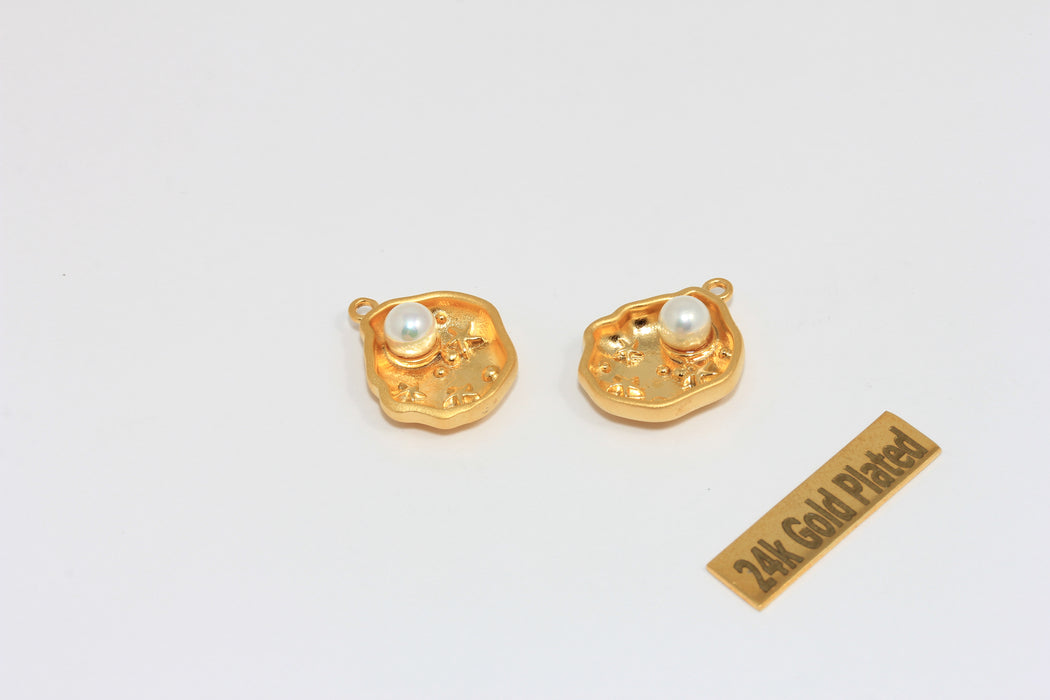 15x17mm 24k MAtt Gold Sea Shell Charm, Seashell Charm, Pearl In Shell Pendant, MGN210