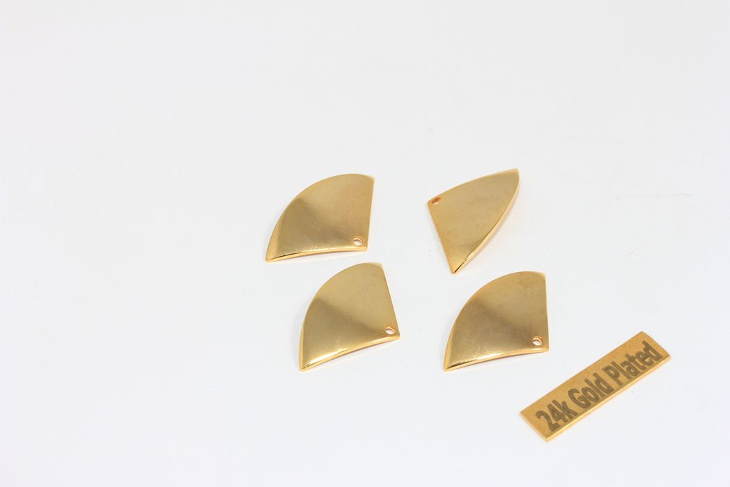 15x24 mm 24 Ayar Parlak Altın Üçgen Takılar, Üçgen Kolye, Geometrik Takılar, Damla Boncuklar, BRT433