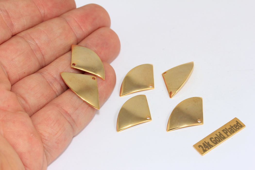 15x24 mm 24 Ayar Parlak Altın Üçgen Takılar, Üçgen Kolye, Geometrik Takılar, Damla Boncuklar, BRT433