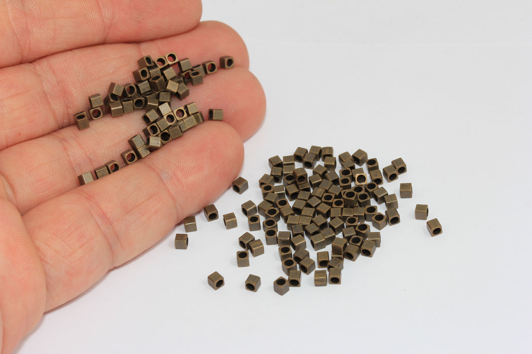 2,5mm Antique Bronze Spacer Beads, Cube Beads, Square Charms, BRT551