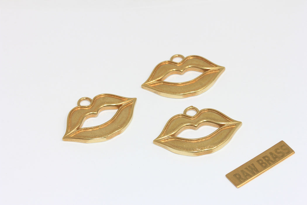 Ciondolo a forma di labbra in oro lucido 24k da 21x34 mm, collana con labbra in micro pavé di zirconi cubici, ciondolo a forma di labbra delicate, ciondolo con zirconi cubici, MLS980